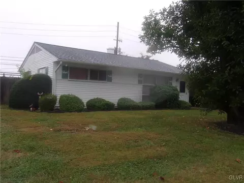 1210 Hampshire Dr, Fullerton, PA 18052
