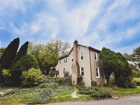 80 E Factoryville Rd, Bangor, PA 18013