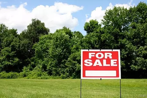 Long River Road, Wayne, PA 18445