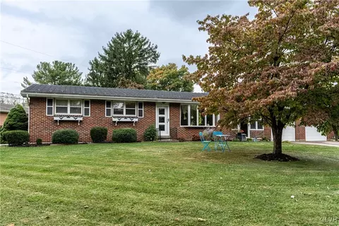 1725 Mark Twain Cir, Bethlehem, PA 18017