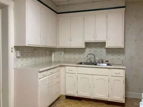 424 E Locust, Bethlehem, PA 18018 photo 9