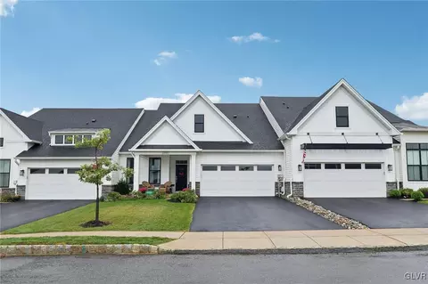 6990 Pine Ln, Bath, PA 18014