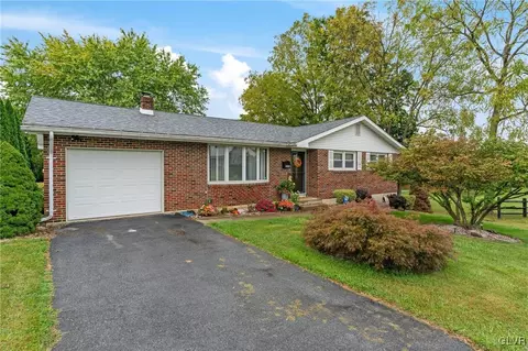 3036 N 5th Ave, Whitehall, PA 18052