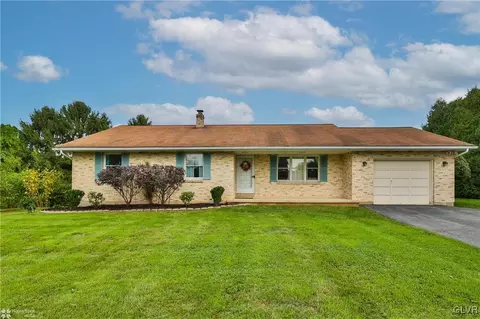 6989 Bergen Cir, Bethlehem, PA 18017