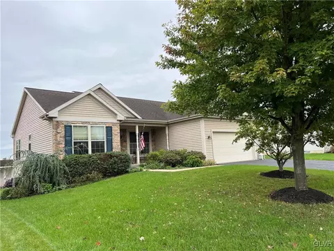 27 Tyler Dr, Ephrata, PA 17522