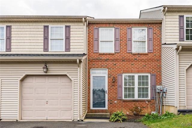 136 Village Walk Dr, Macungie, PA 18062