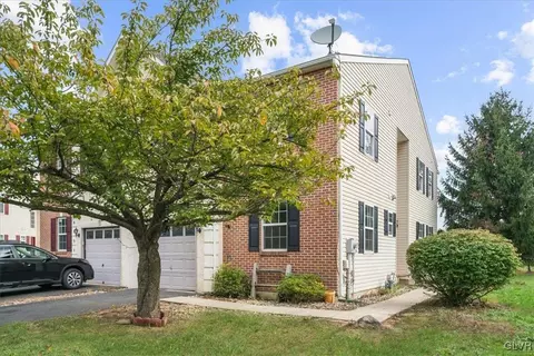6873 Hunt Dr, Macungie, PA 18062