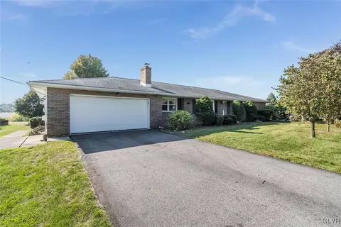 559 Knauss Rd, Nazareth, PA 18064
