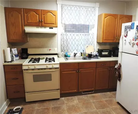 324 Spring St, Bethlehem, PA 18018 photo 3