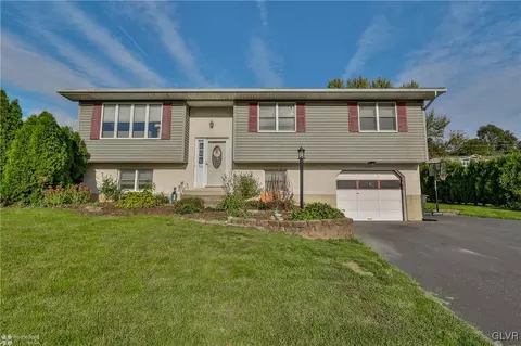 839 Carbon St, Walnutport, PA 18088