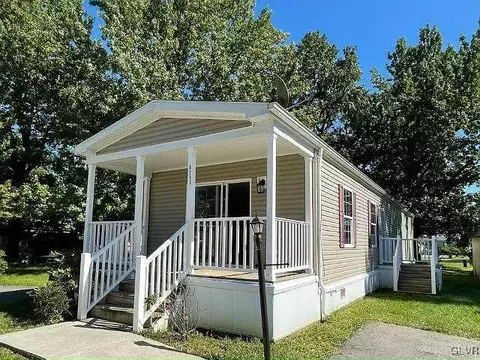 8711 Breinig Run Cir, Breinigsville, PA 18031