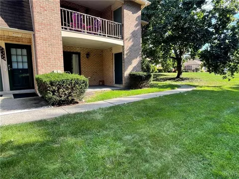 2766 Rolling Green Pl, Macungie, PA 18062