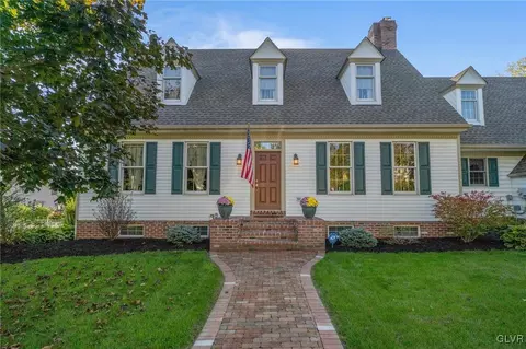3646 Leah Dr, Emmaus, PA 18049