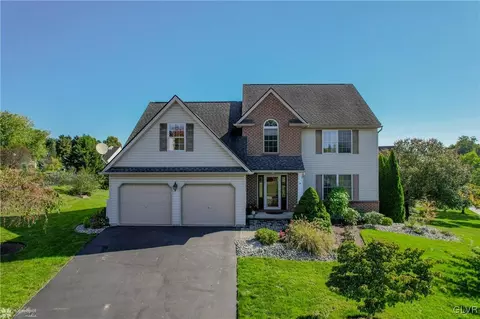 5141 Arrowhead Dr, Schnecksville, PA 18078