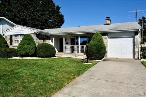 1212 Shelbourne Dr, Bethlehem, PA 18018