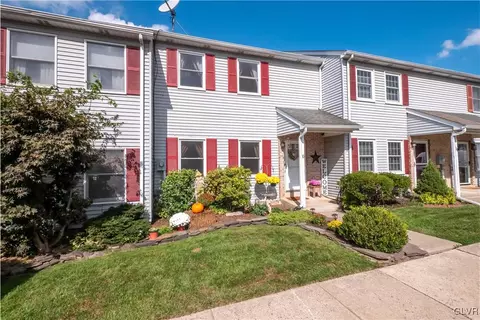 10 Fort Lee Ct, Forks Twp, PA 18040