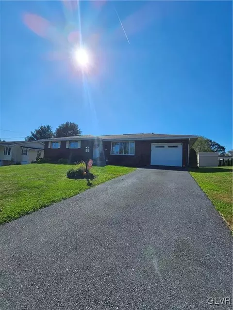 47 Center Rd, Lehighton, PA 18235