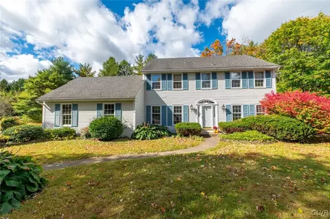 4735 Glenwood Cir, Emmaus, PA 18049