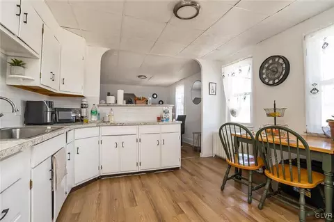 416 Carleton Ave, Hazleton, PA 18201 photo 4