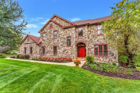 131 Blackstone Dr, Wind Gap, PA 18091