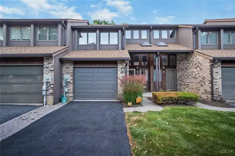 1744 Falcon Dr #S, Bethlehem, PA 18017