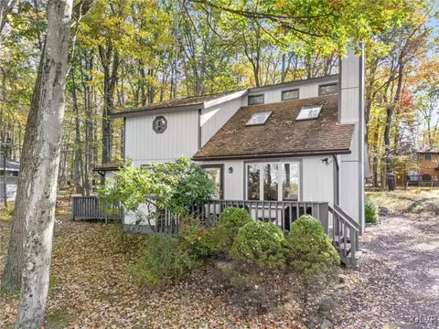 124 Lc Larson Dr, Tobyhanna Twp, PA 18347