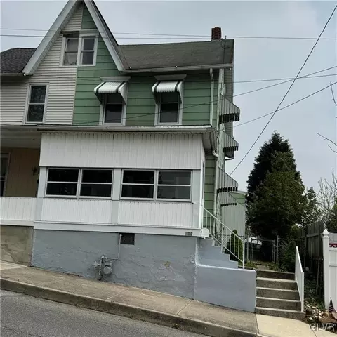 128 Center St, Slatington, PA 18080