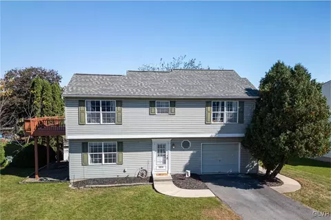 5014 Foxdale Dr, Whitehall, PA 18052