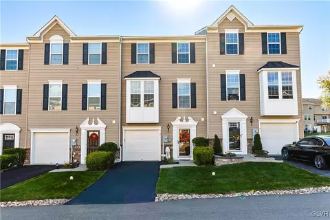 7 Red Rose Ln, Palmer Township, PA 18045