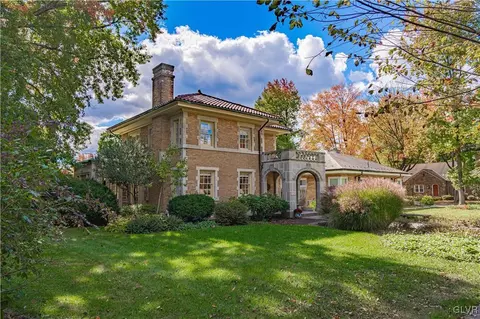 2738 W Greenleaf St, Allentown, PA 18104