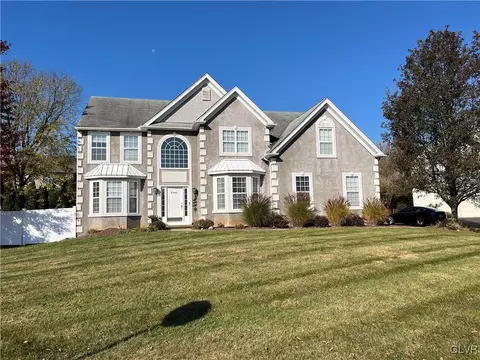 2302 Katie Ct, Forks Twp, PA 18040