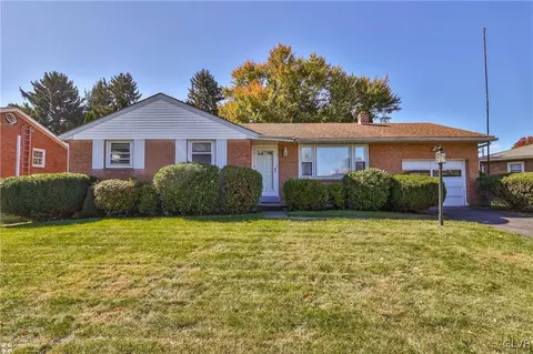 7 Victoria Dr, Allentown, PA 18109