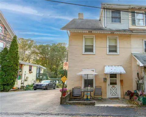 852 Constitution Dr, Allentown, PA 18103