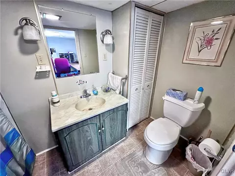 427 E Main St, Bath, PA 18014 photo 15