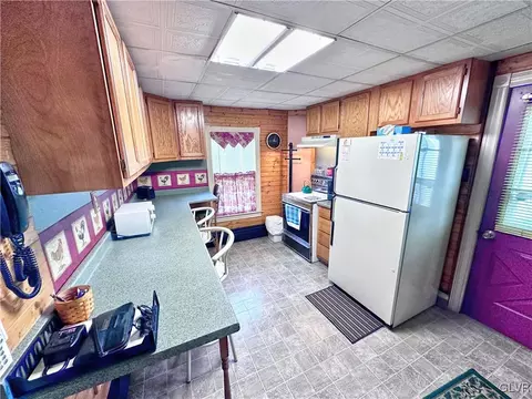 427 E Main St, Bath, PA 18014 photo 10