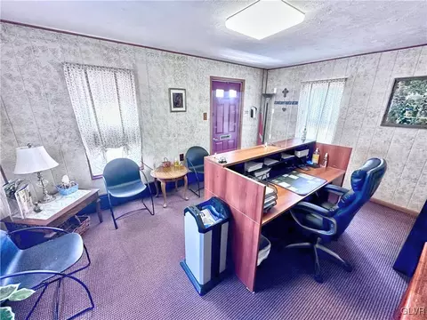 427 E Main St, Bath, PA 18014 photo 13