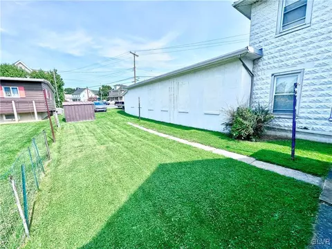 427 E Main St, Bath, PA 18014 photo 4
