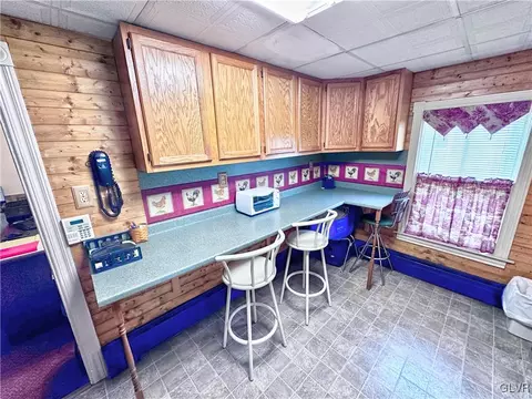 427 E Main St, Bath, PA 18014 photo 9