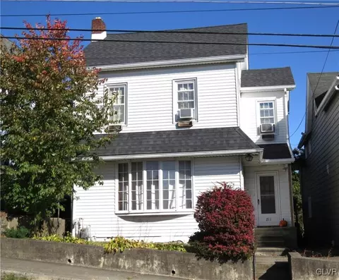 211 N 5th St, Bangor, PA 18013