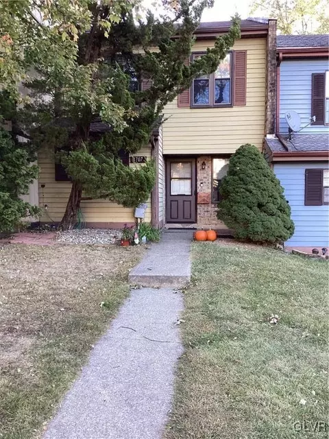 1707 Redwood Ct, Allentown, PA 18104