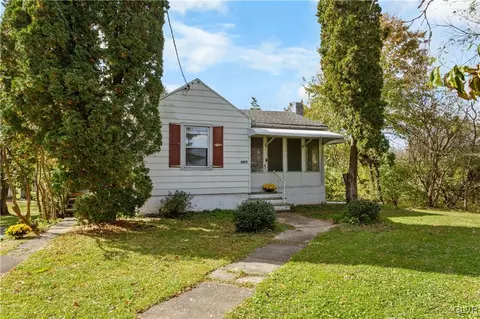 6077 Sullivan Trl, Nazareth, PA 18064