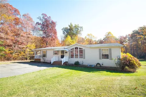 9222 N Loop Rd, Slatington, PA 18080