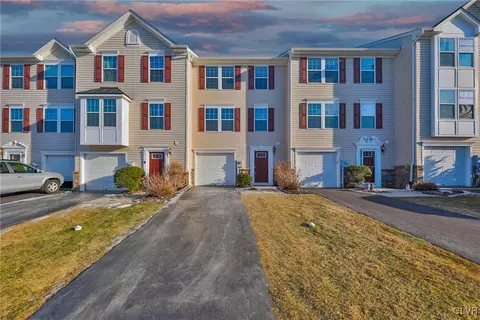 15 Gold Rose Ln, Palmer Township, PA 18045