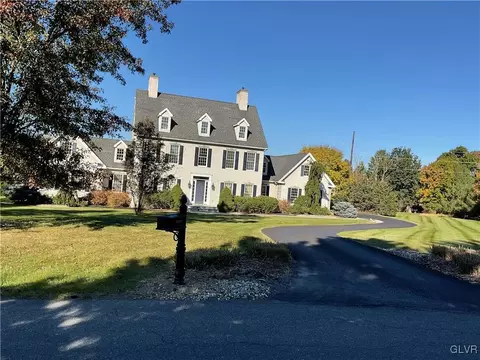 1951 Obriens Ct, Hellertown, PA 18055