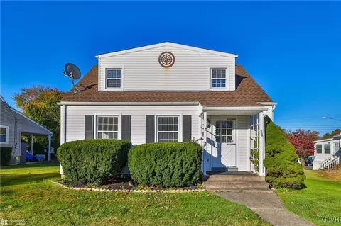 426 Locust Rd, Hellertown, PA 18055