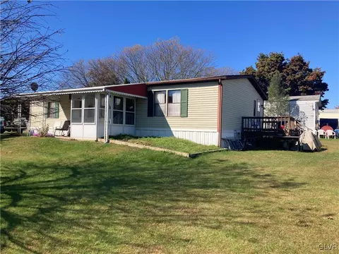 23 Liberty Ln, Mount Bethel, PA 18343