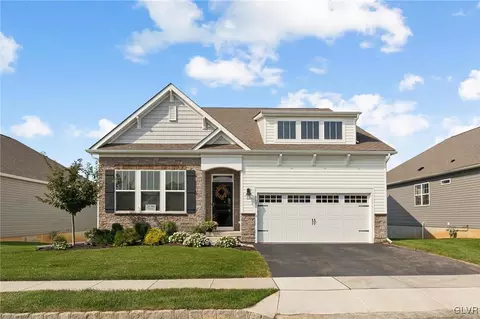 8027 Keystone Dr, Breinigsville, PA 18031