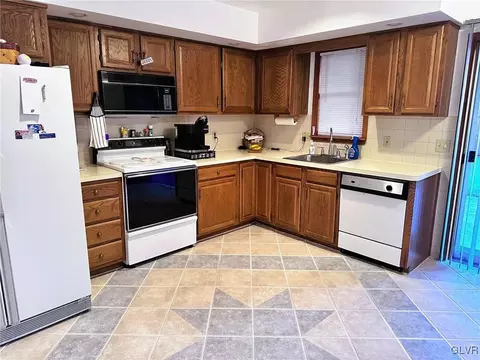 822 Spring St, Bethlehem, PA 18018 photo 5