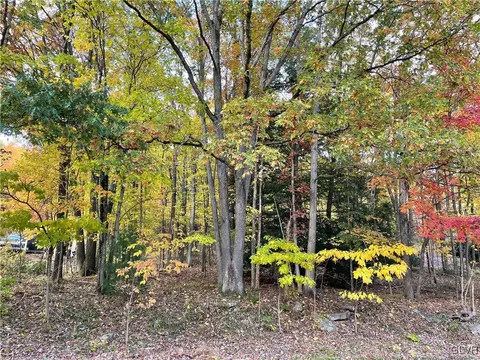 510 W White Bear Dr, Summit Hill Boro, PA 18250