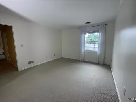 4618 Cheryl Dr, Bethlehem, PA 18017 photo 11